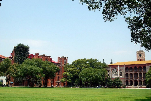 堅持校園文化的正確方向