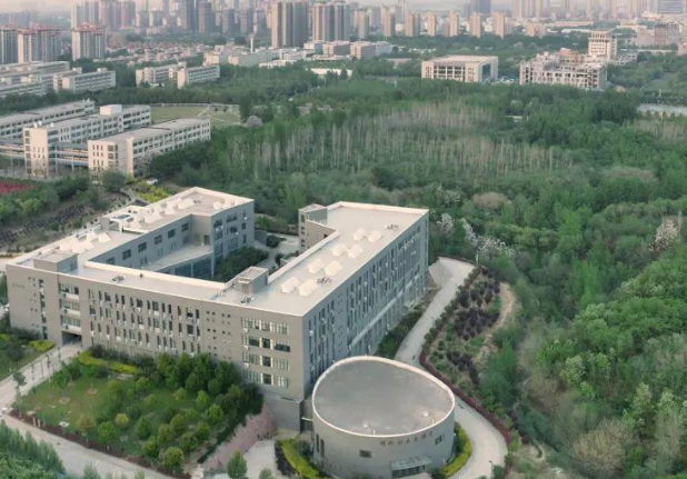 校園中心的整體性簡介