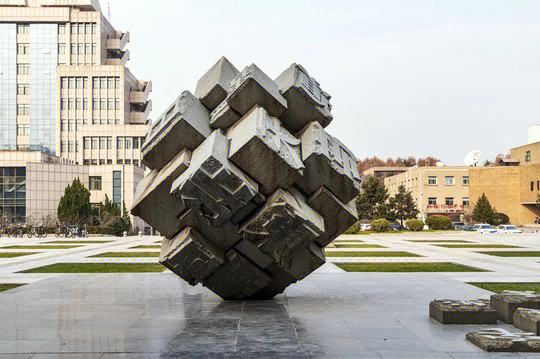 校園景觀雕塑設(shè)計原則介紹