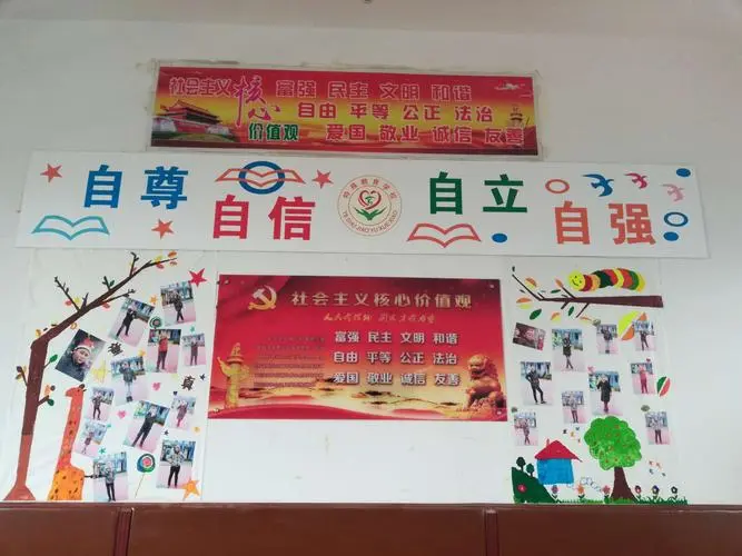 要對(duì)校園人文環(huán)境進(jìn)行精心設(shè)計(jì)，充分發(fā)揮學(xué)生的主體性