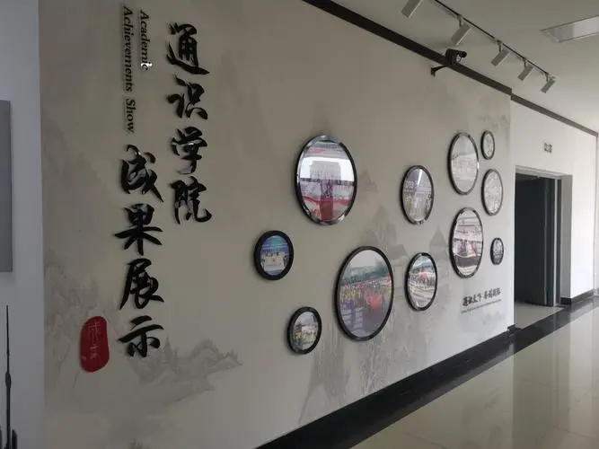 校園文化整體規(guī)劃要以突出校園文化為主