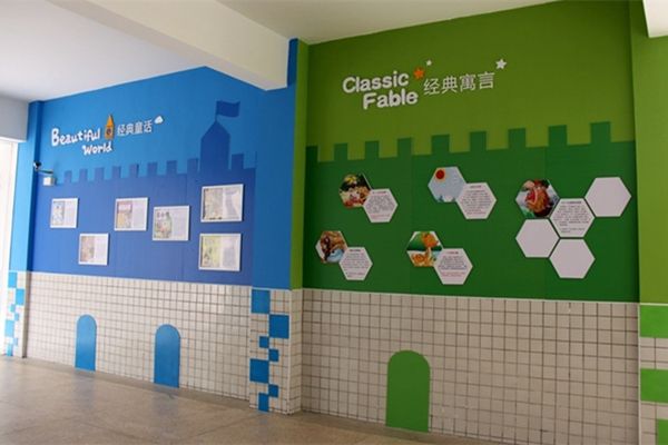 校園文化建設(shè)的重點(diǎn)放在系部、班級(jí)和學(xué)生社團(tuán)