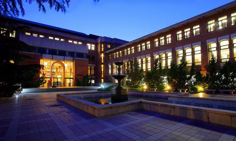 學(xué)院圖書(shū)館周邊綠化配置