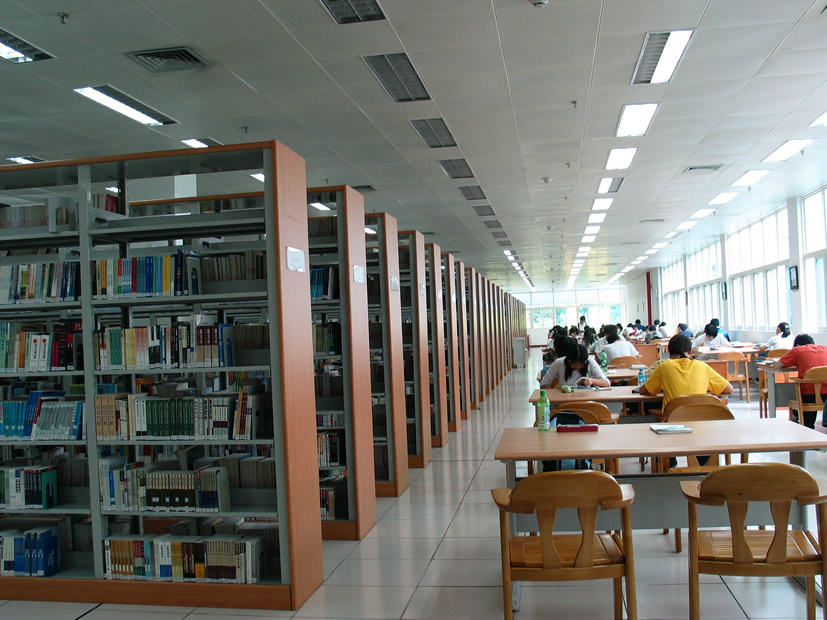 大學(xué)校園建筑形象--情感空間塑造的整體性