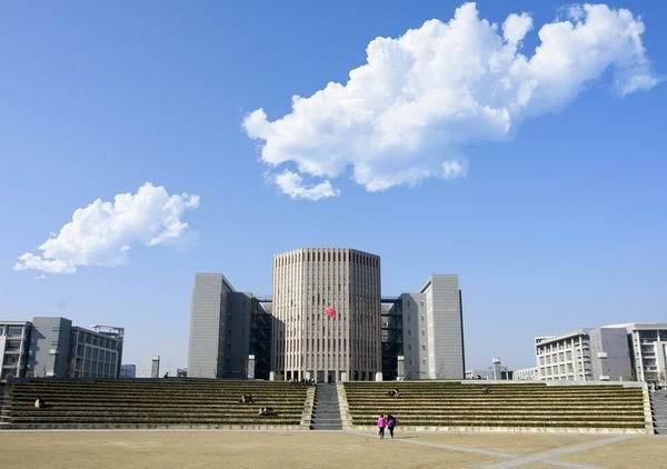 高校圖書館應(yīng)是綠色建筑